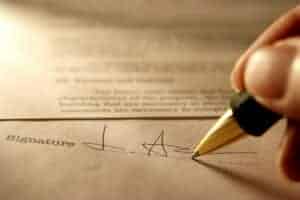 Umowy przedwstępne – dlaczego warto podpisywać notarialnie?